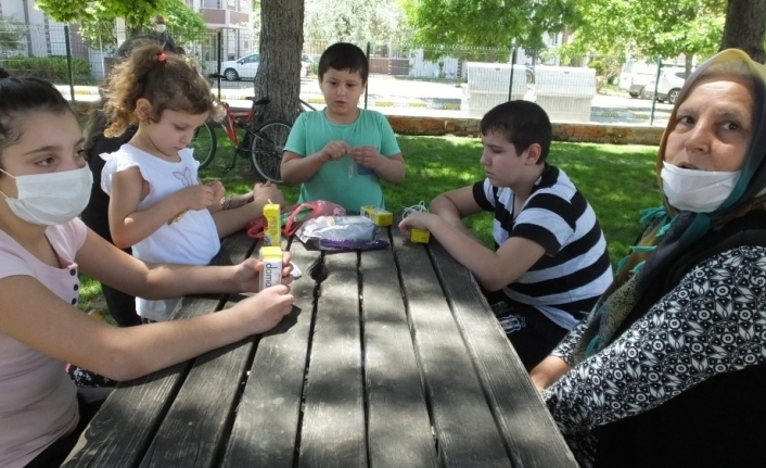 Burhaniye’de çocuklar parkları ve sahilleri doldurdu