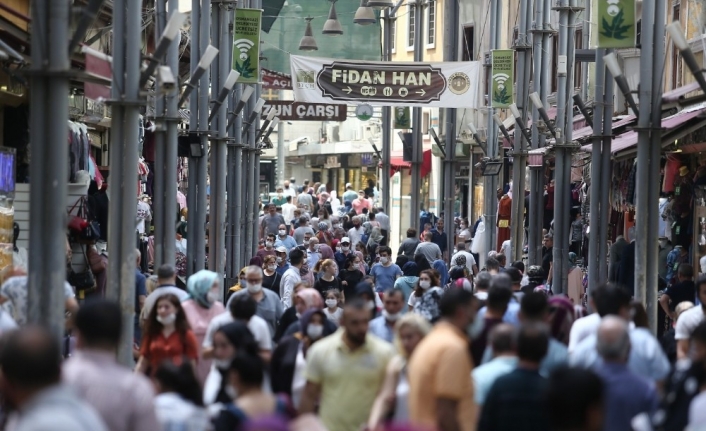 Bursa tarihi çarşıda bayram yoğunluğu