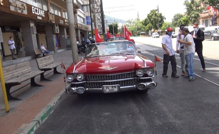 Bursa’da 19 Mayıs coşkusunu klasik otomobillerle kutladılar