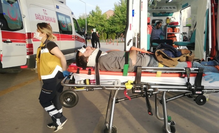 Bursa’da motosiklet yayaya çarptı: 3 yaralı