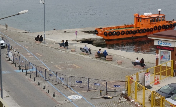 Çanakkale’de bazı gençler sosyal mesafe kurallarını hiçe saydı