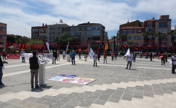 Çanakkale’de sosyal mesafeli 1 Mayıs kutlaması