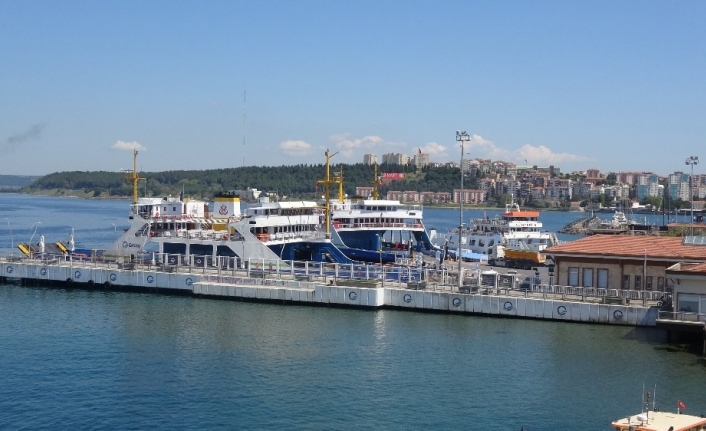 Gemi düdükleri denizciler için çaldı