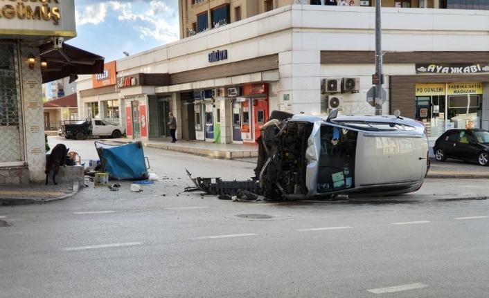 Görevden dönen Vefa Destek Grubu kaza yaptı