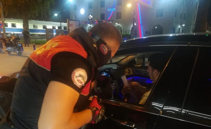İzmir’de 4 gün süren kısıtlamada kurallara uymayan 2 bin 333 kişiye 4 milyon 713 bin 772 lira ceza