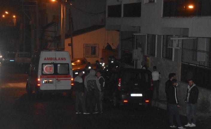 İzmir’de aranması bulunan şahsa yönelik operasyonda 1 kişi intihar etti