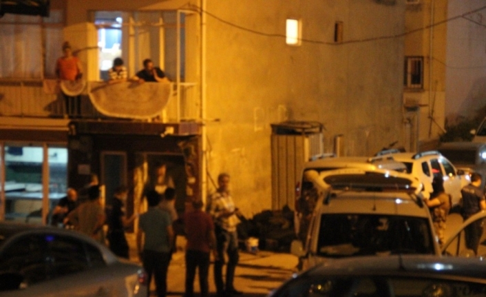 İzmir’de hareketli saatler: İntihar etmek isteyen şahıs 3 saatte ikna oldu