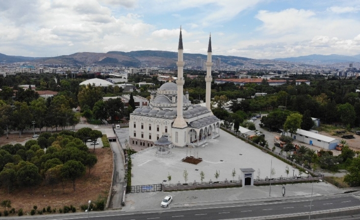 İzmir’de yarın 889 yerde cuma namazı kılınacak