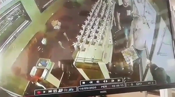 İzmir’deki kuyumcu soygunu güvenlik kamerasında