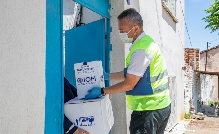 İzmir’deki mültecilere hijyen ve gıda paketi desteği