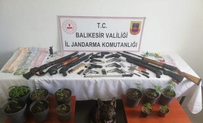 Jandarmadan 18 adrese eş zamanlı operasyon: 15 gözaltı