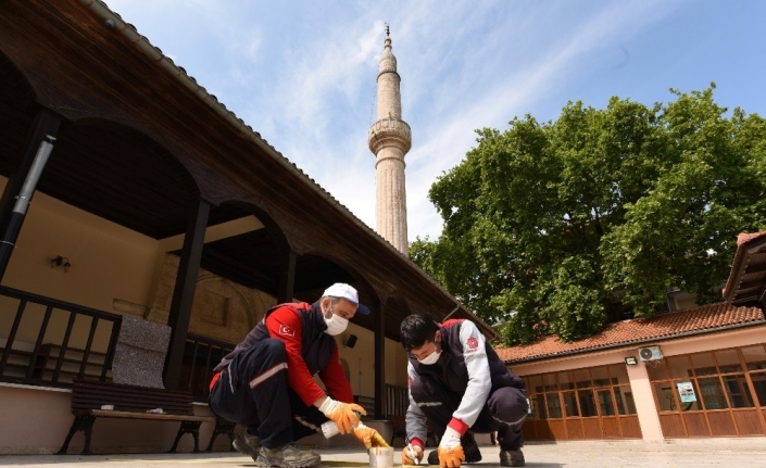 Karesi’de camiler ibadete hazır