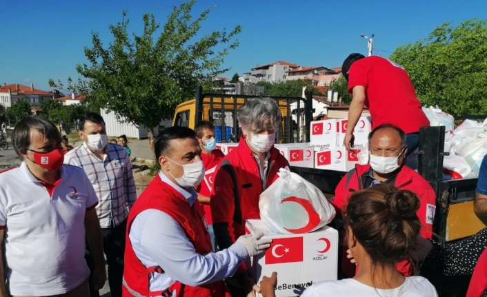 Kızılay’dan Roman vatandaşlara gıda yardımı