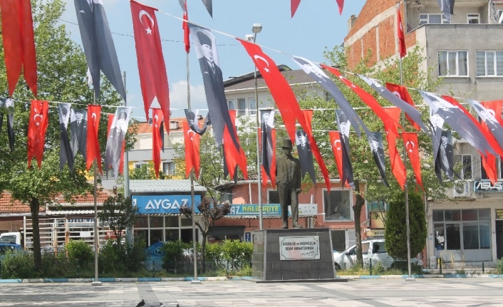 Manyaslılar sokağa çıkma yasağına uyuyor