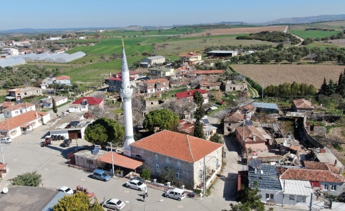 Bu köyün tabelasını gören soyunup fotoğraf çektiriyor