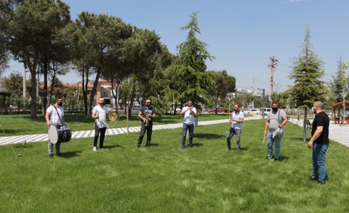 Müzisyenler düğünleri dört gözle bekliyor