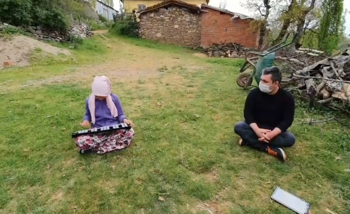 Yılın öğretmeni köy çocuklarına koştu