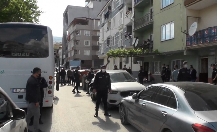 Sabaha karşı yapılan narkotik operasyonuna balkonlardan destek
