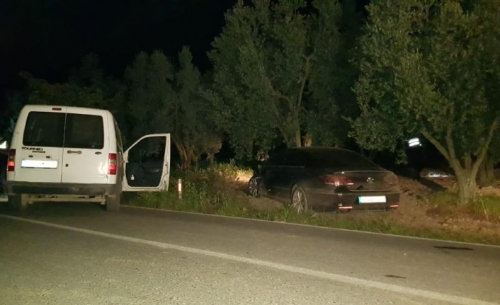 Şüpheli aracı kovalayan polis otosu kaza yaptı bir polis yaralandı