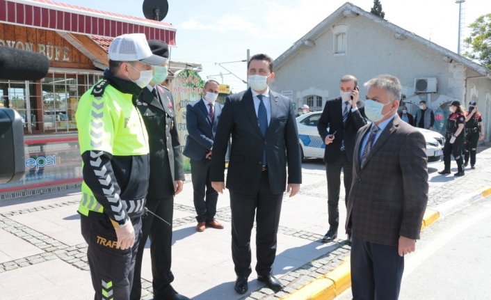 Vali Yazıcı’dan araç sürücülerine maske