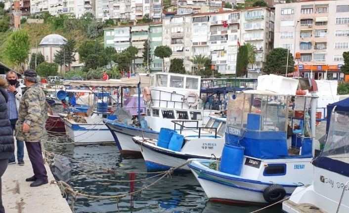 Yasağı denizden deliyorlar...