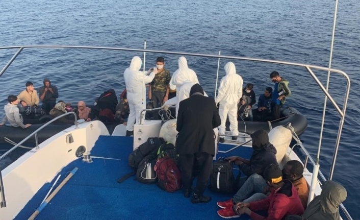 Yunan Sahil Güvenlik’i tarafından ölüme terk edilen düzensiz göçmenleri Türk Sahil Güvenlik’i kurtardı