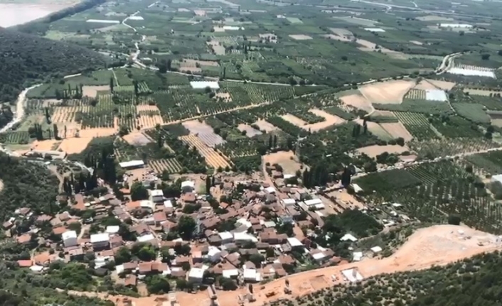 Afet bölgesi helikopterden böyle görüntülendi