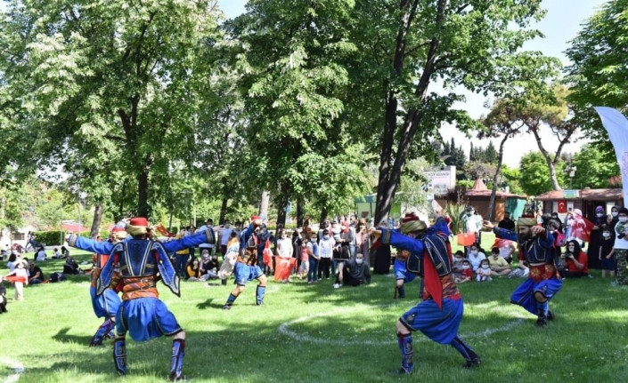 Atatürk parkında gençler doyasıya eğlendi