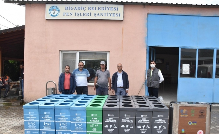 Balıkesir Büyükşehir Belediyesi, 20 ilçeye iç mekan geri dönüşüm kutusu dağıttı