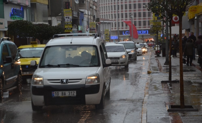 Balıkesir ve bölgede gök gürültülü sağanak yağış bekleniyor