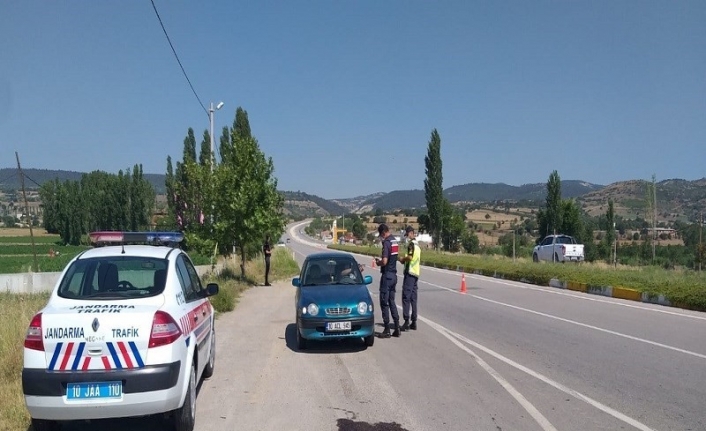 Balıkesir’de jandarmadan radarla hız kontrolü