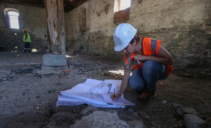 Bergama’daki tarihi binalar restorasyonla yeniden ayağa kalkıyor