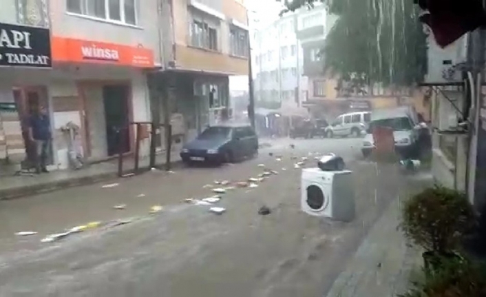 Bursa’da sel suları önüne ne kattıysa sürükledi...Bir kadın son anda kurtarıldı