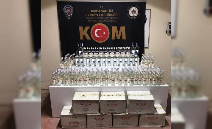 Bursa’da sigara imalathanesi ve kaçak içki depolarına baskın