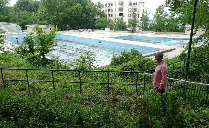 Bursa’nın simgesi Havuzlupark harabeye döndü