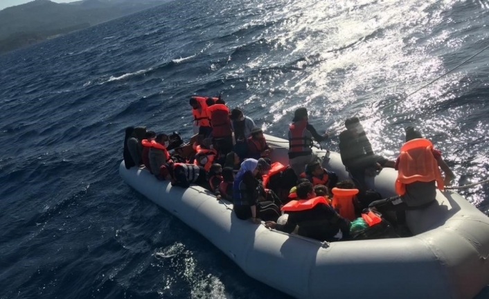 Çanakkale açıklarında 29 mülteci kurtarıldı