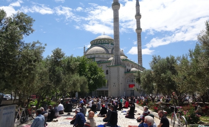 Çanakkale’deki camiler 5 vakit ibadete açıldı