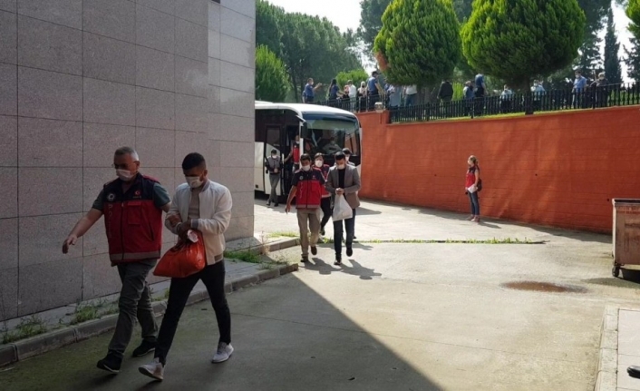 Dolandırıcılık operasyonunda 25 zanlı adliyeye getirildi