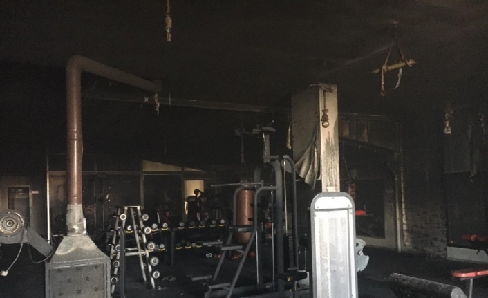 Edremit’te spor salonunda yangın paniği