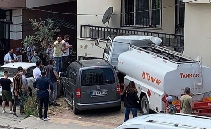 Freni boşalan tanker apartmana çarptı, facianın eşiğinden dönüldü