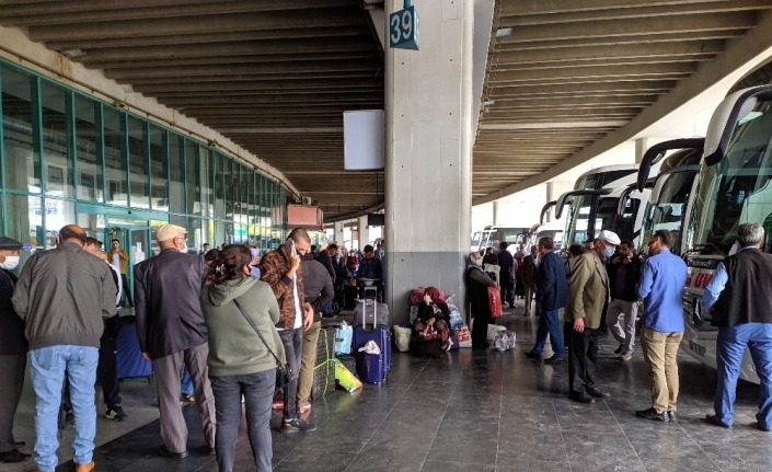 İzmir Otogarı’nda bilet fiyatları iki katına çıktı