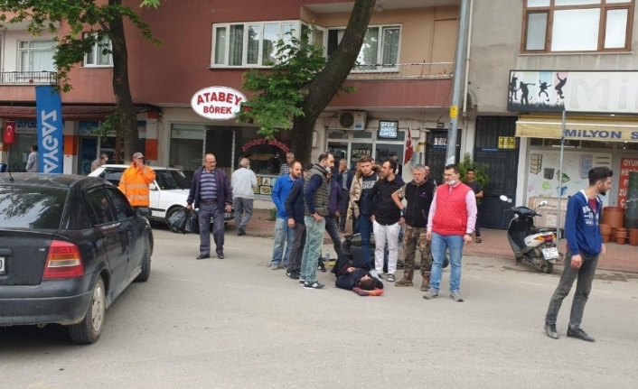 Otomobilin çarptığı motosikletli kadın yaralandı