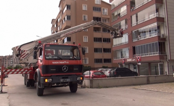 6 aylık kedi 40 metrelik merdivenle kurtarıldı