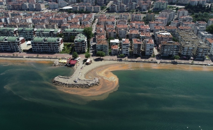 Marmara Denizi turuncuya boyandı...O anlar havadan görüntülendi