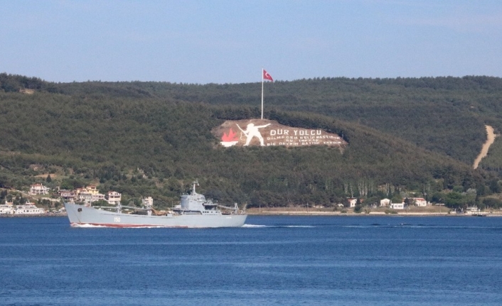 Rus savaş gemisi Çanakkale Boğazı’ndan geçti