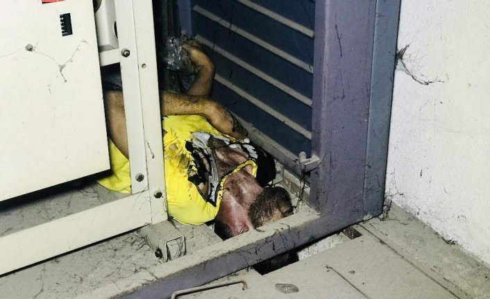 Trafoya giren hırsızlık şüphelisi elektrik akımına kapıldı