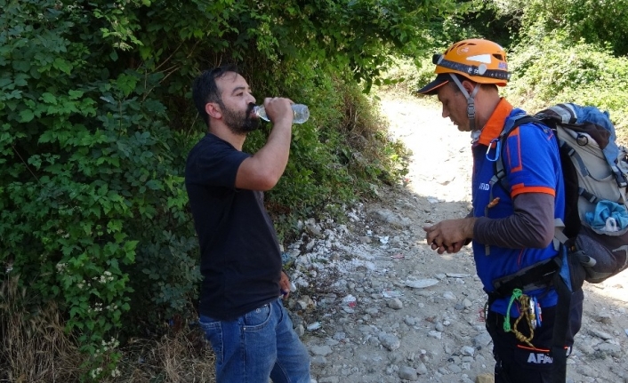 Arkadaşıyla yürüyüşe çıktı, saatlerce mahsur kaldı