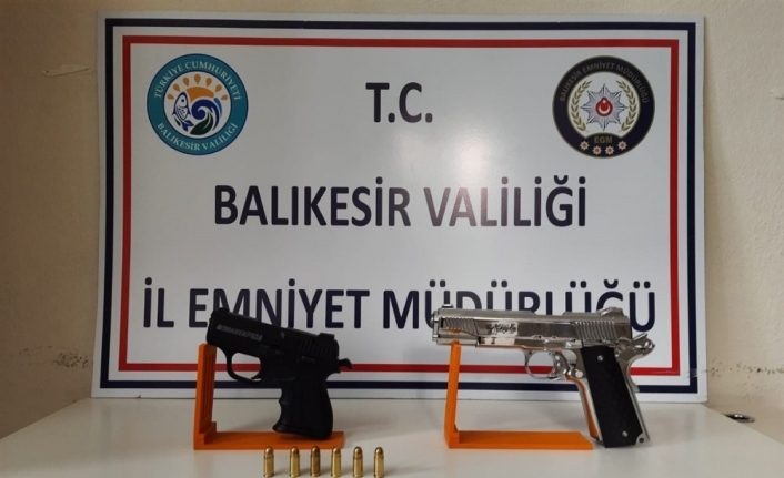 Balıkesir’de polis 9 silah ve 108 fişek ele geçirdi