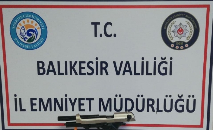 Balıkesir’de polisten silah ve uyuşturucu operasyonu