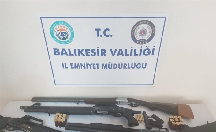 Balıkesir’de polisten uyuşturucu ve silah operasyonu